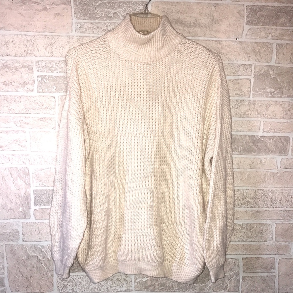✅Divided Sweater